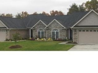 102 Greystone Ln, Mount Airy, NC 27030