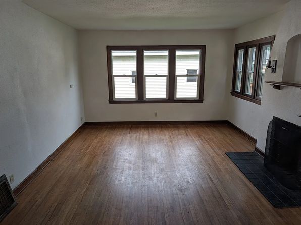 121 4th Ave E