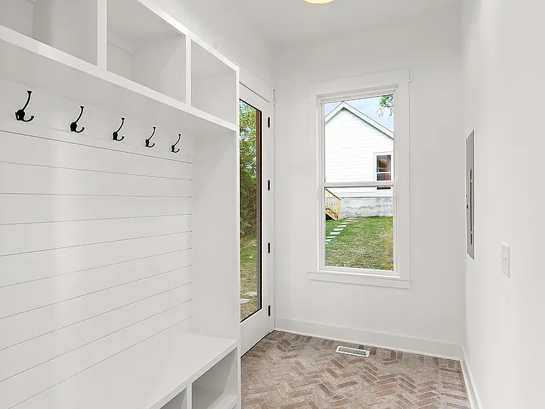 1108 Lenore St — Photo 8