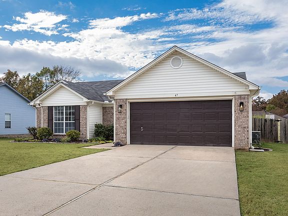 3 Bedrooms, 2 Bathrooms 2 Car Garage