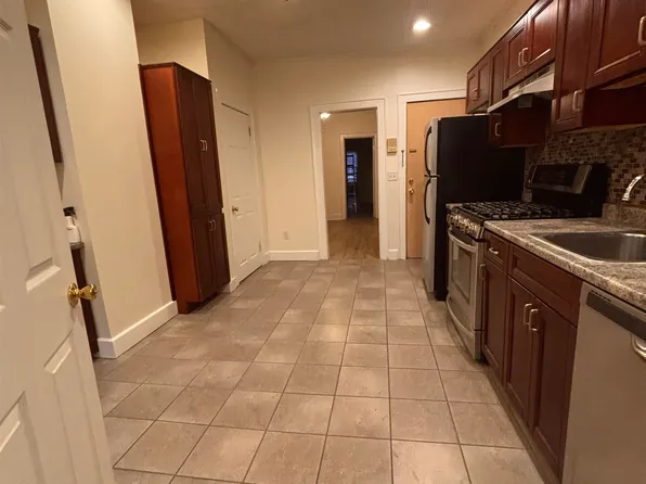 333 Sip Avenue image 5 of 14