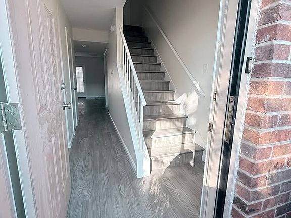 4th image of 418 Lake St