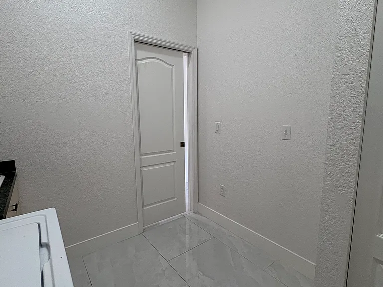 23146 Ambassador Ave — Photo 30