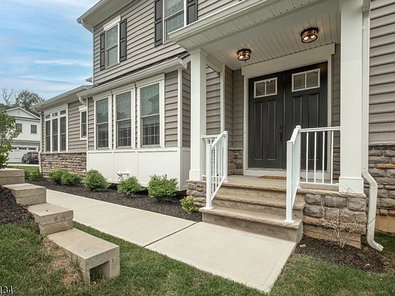 3rd image of 31 Hillandale Dr BLDG 2 #204