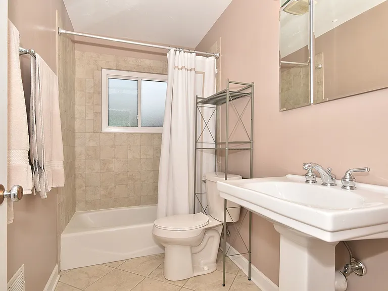 861 S Hawthorne Ave — Photo 6