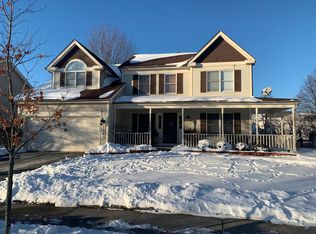 1383 Rolling Oaks Dr, Carol Stream, IL 60188