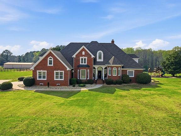 3rd image of 398 S 6th Street Ext