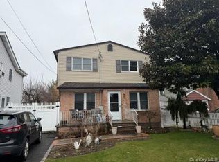212 Gordon Avenue, Carle Place, NY 11590