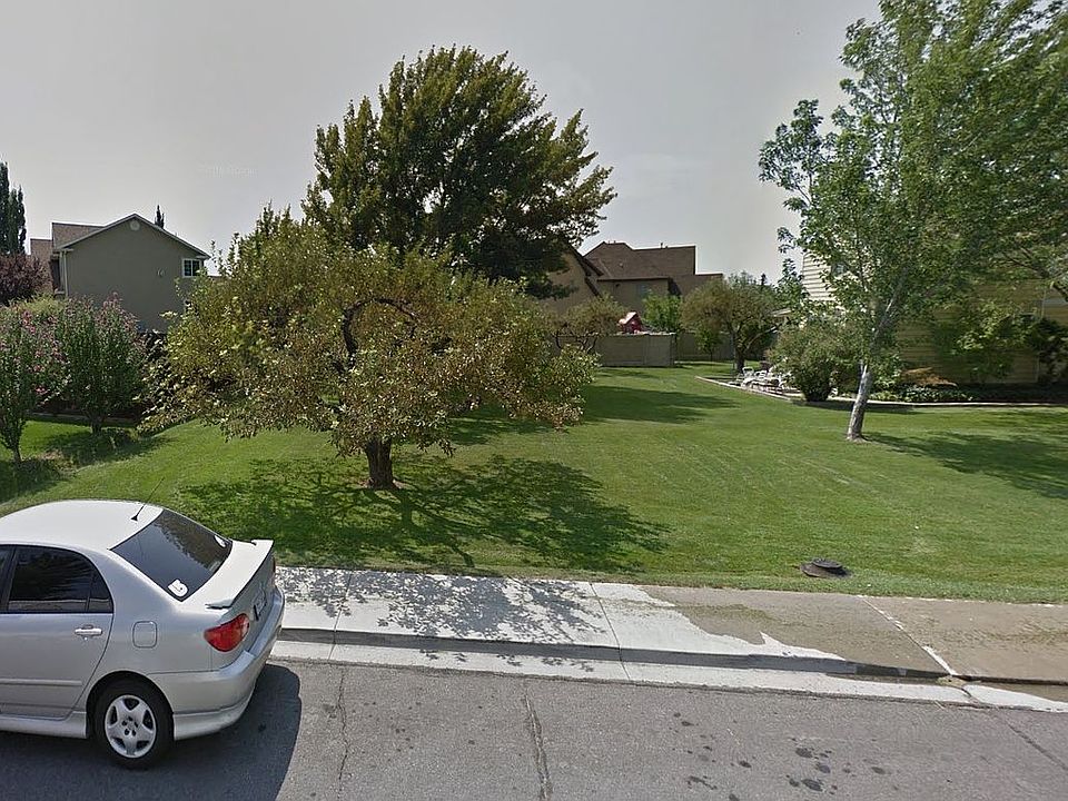 1st image of 840 E 500th St N