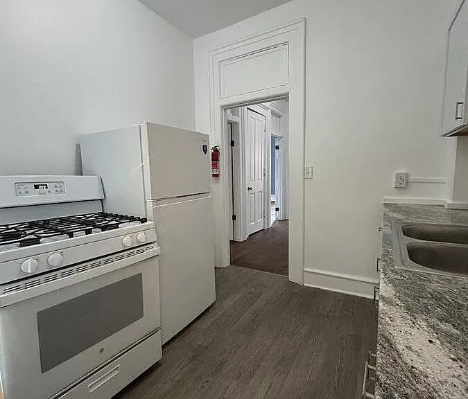 455 1/2 Allis St — Photo 9