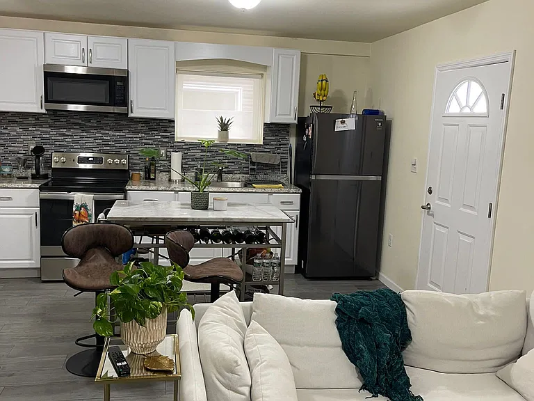 329 Pine St #1 — Photo 1