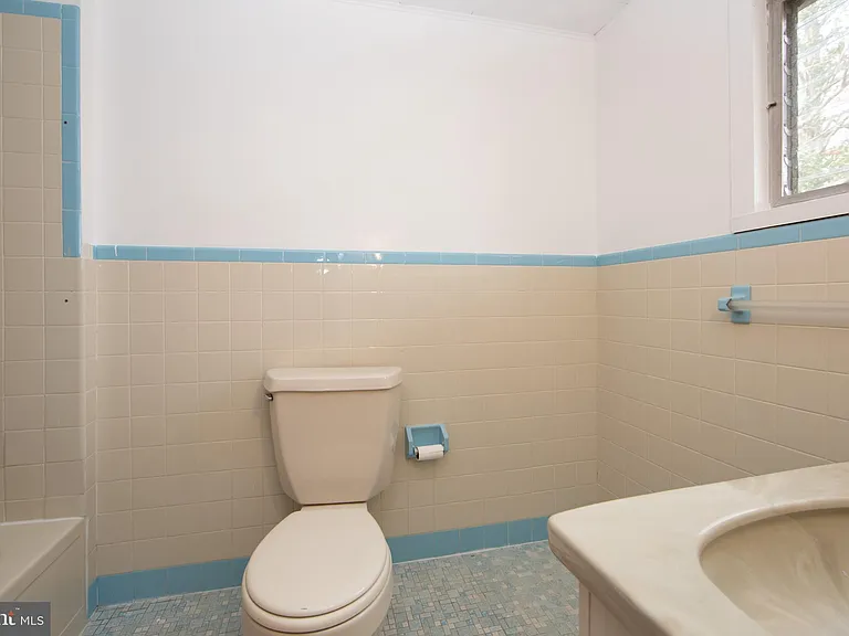 24 W Branch Ave #B — Photo 3