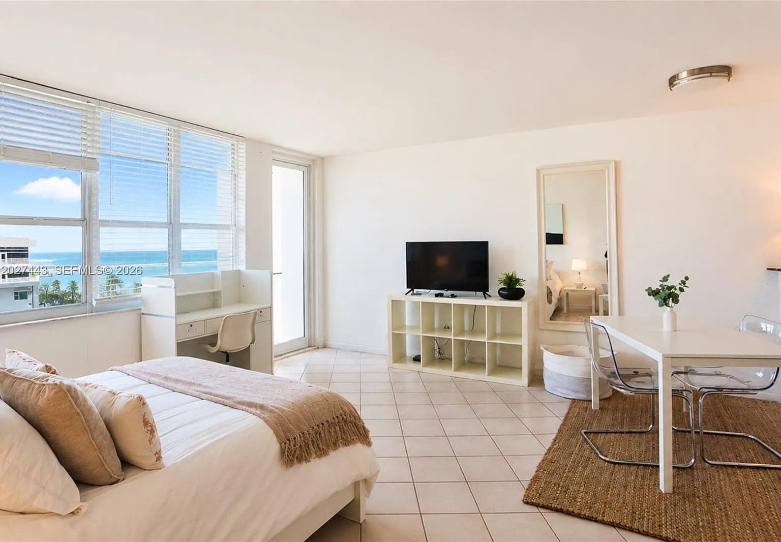 The Decoplage Condo — Photo 3