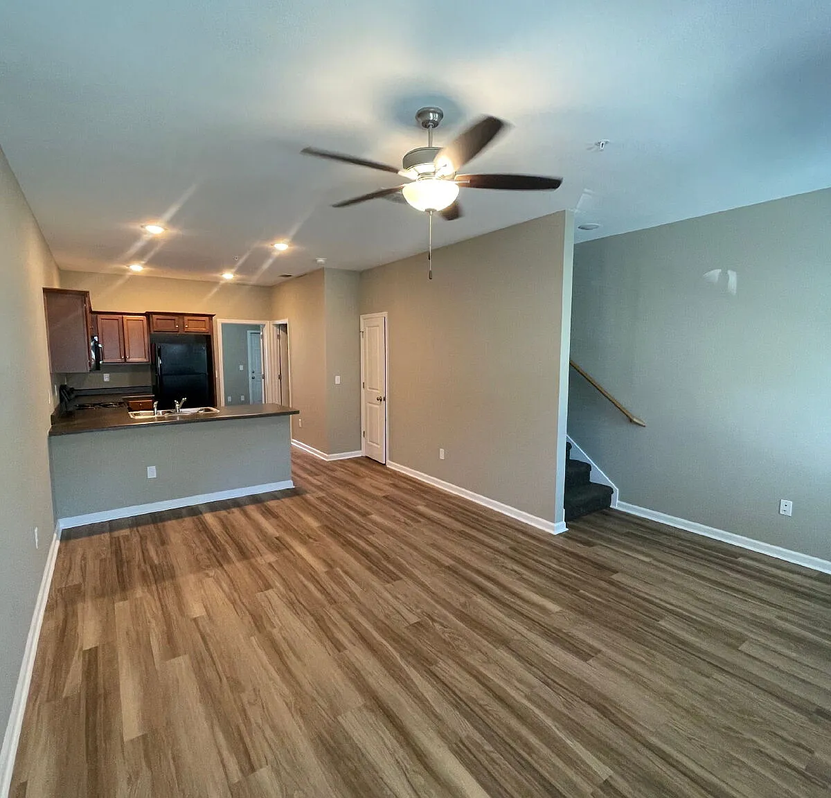3 bed, 3.0 bath, 1280 sqft, $1,600 — Photo 4