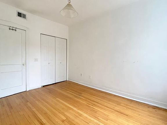 3rd image of 1228 W Winnemac Ave