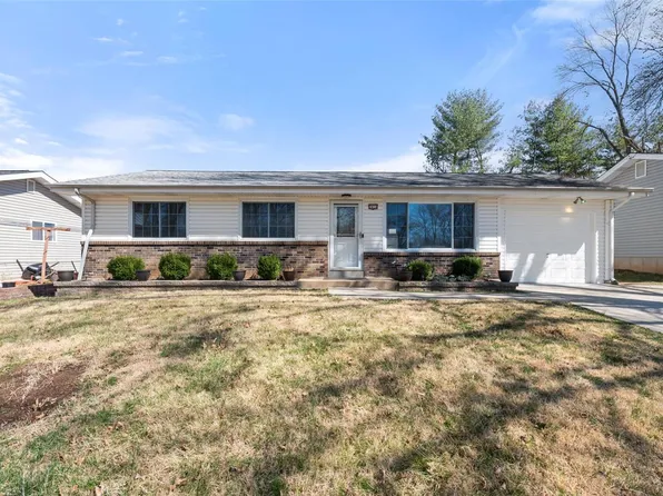 2414 Banister Dr, Saint Louis, MO 63125