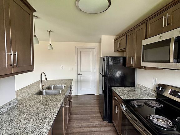 3rd image of 1357 Millersport Hwy #1343-3