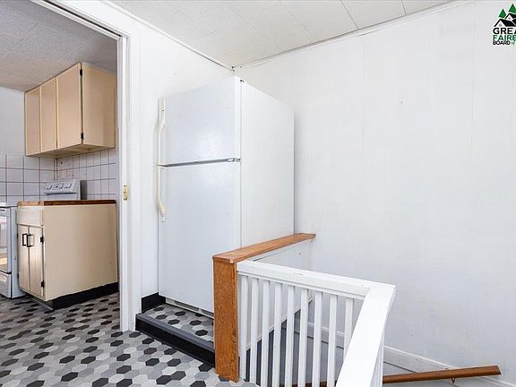 5th image of 324 Antoinette Ave
