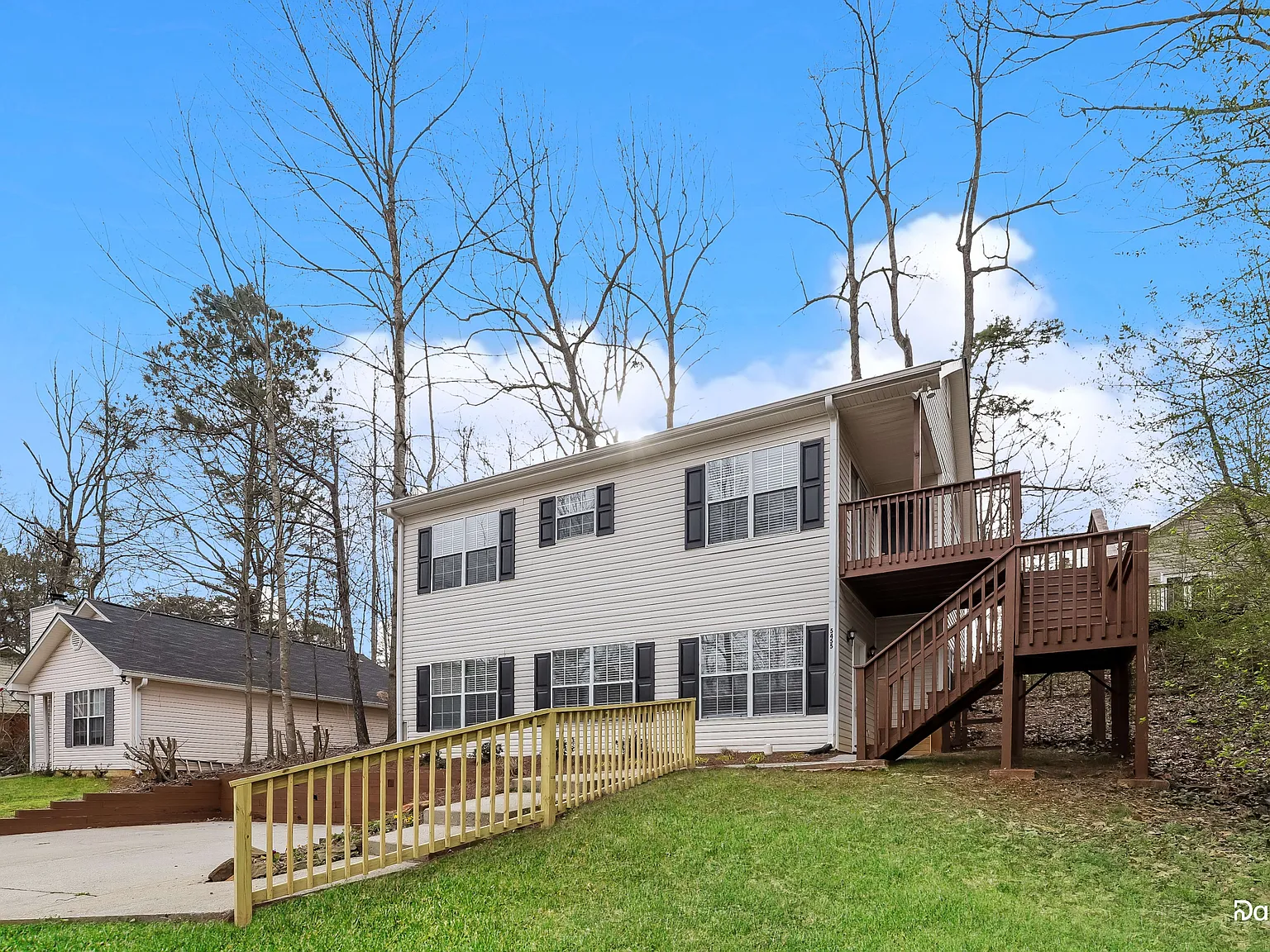 3 bed, 3.0 bath, 1740 sqft, $2,115 — Photo 2