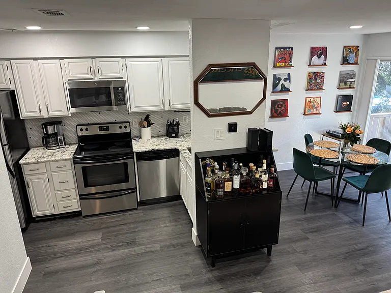 5740 Martel Ave #B12 — Photo 7
