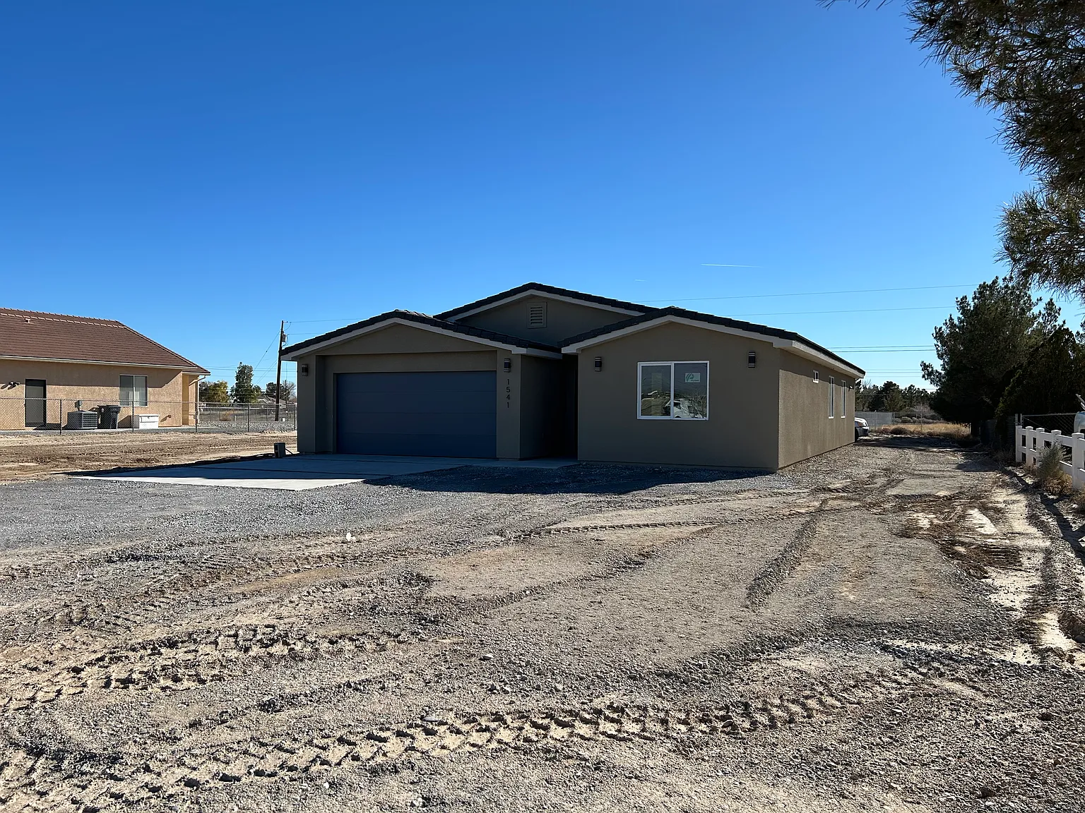 3 bed, 2.5 bath, $2,100 — Photo 4