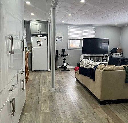 2nd image of 339 William St