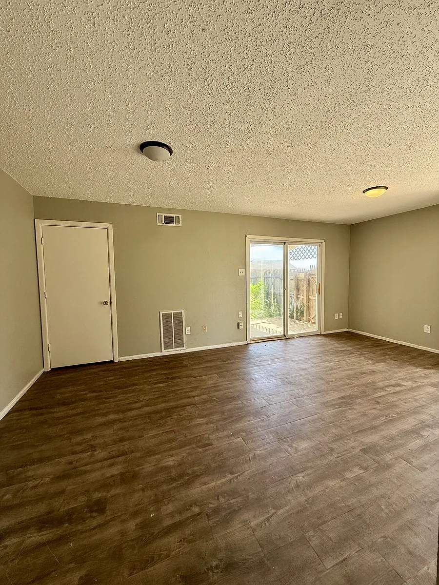 Building Photo - 1505 Bradley St #D
