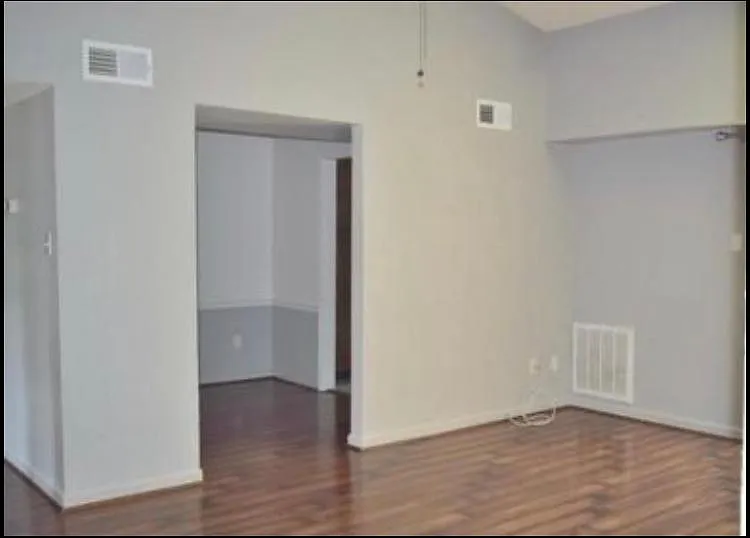 12133 Chaucer Ln — Photo 2