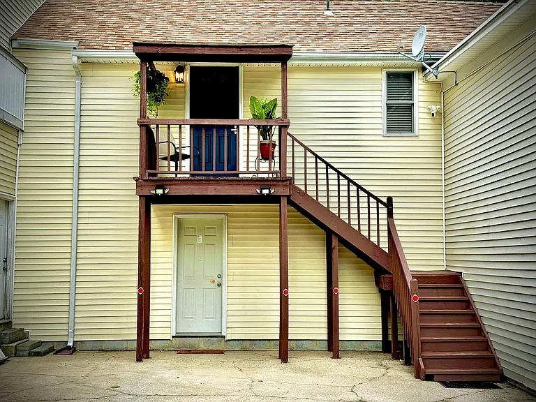 261 Main St #3 — Photo 2