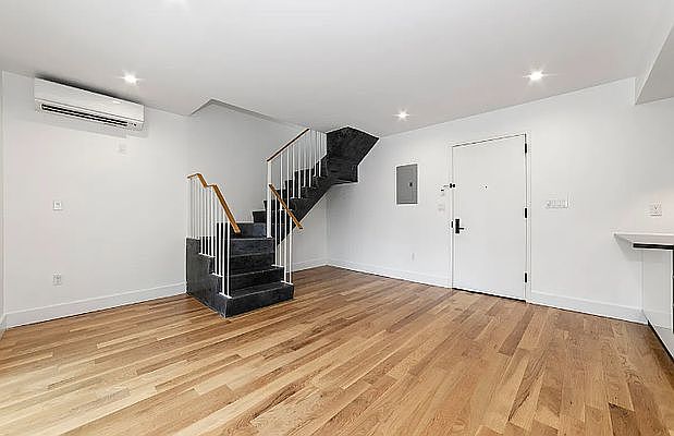 1st image of 10 Lexington Ave APT 4Q