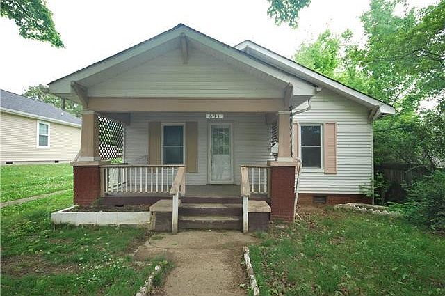 1st image of 621 NE Radford Pl