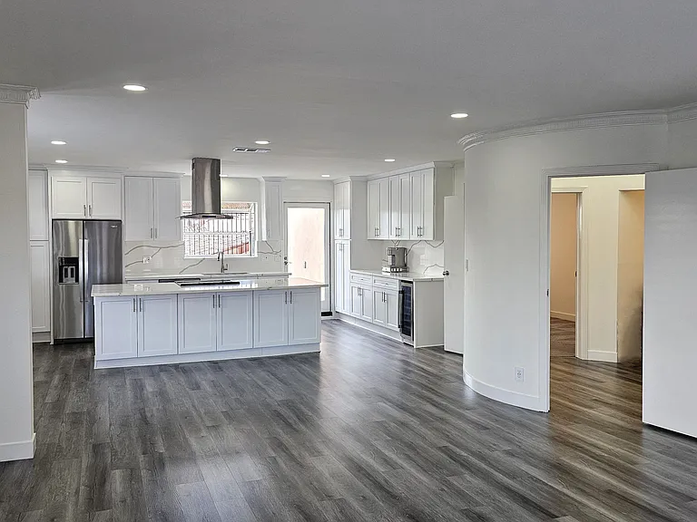 Lindbrook Manor Apartments — Photo 41