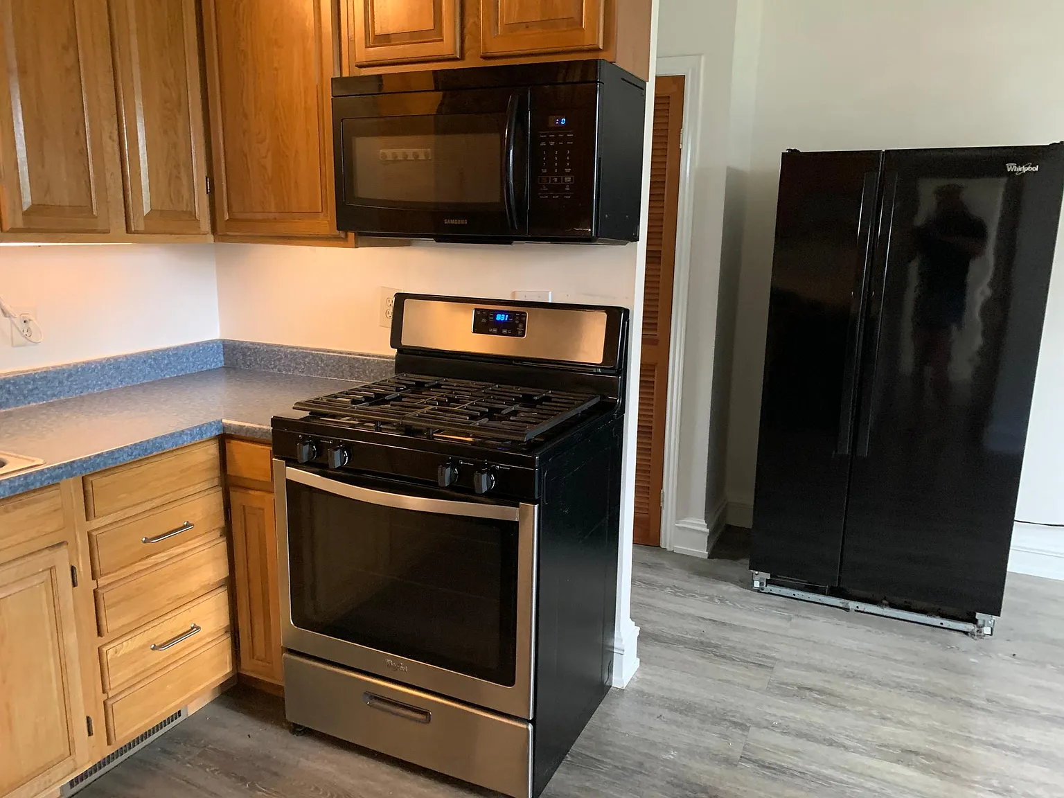 2 bed, 740 sqft, $3,075 — Photo 3
