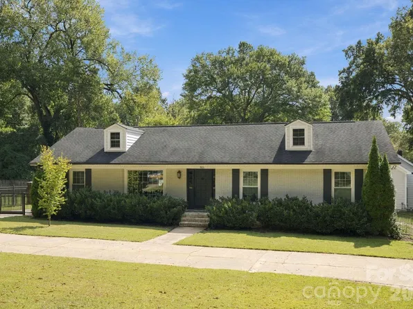 1901 Runnymede Ln, Charlotte, NC 28211