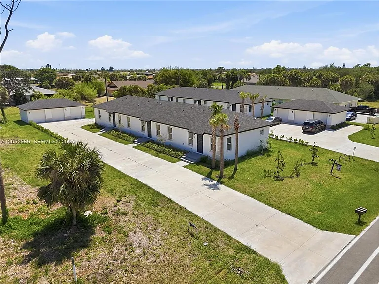 195 W Port Charlotte #B — Photo 3