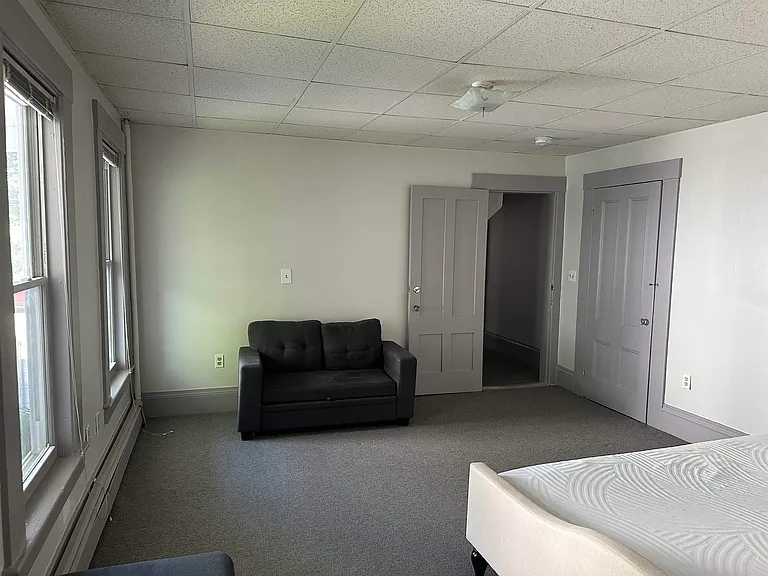 28 Lincoln St #A — Photo 11