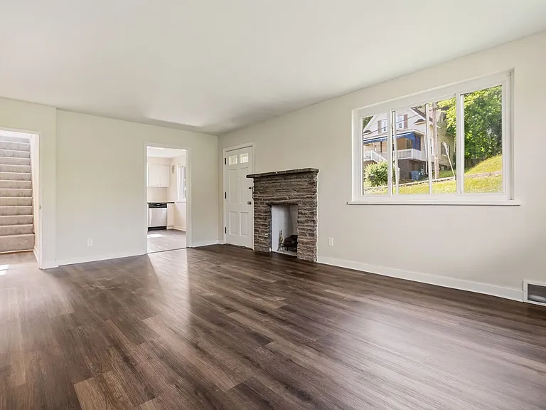 338 Meadow Ave — Photo 3