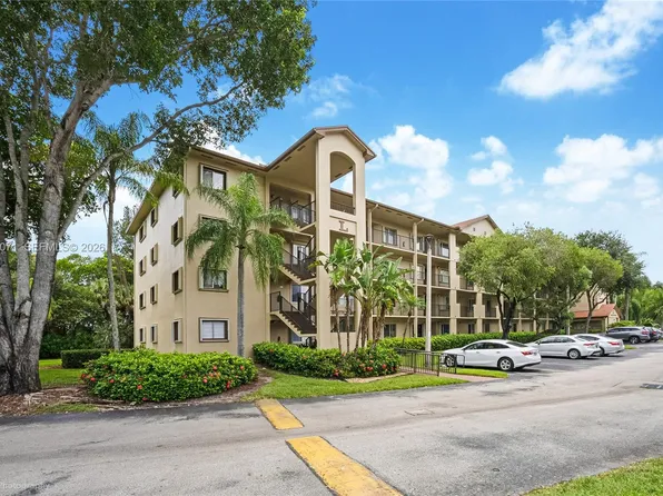 900 SW 142nd Ave APT 301L, Pembroke Pines, FL 33027