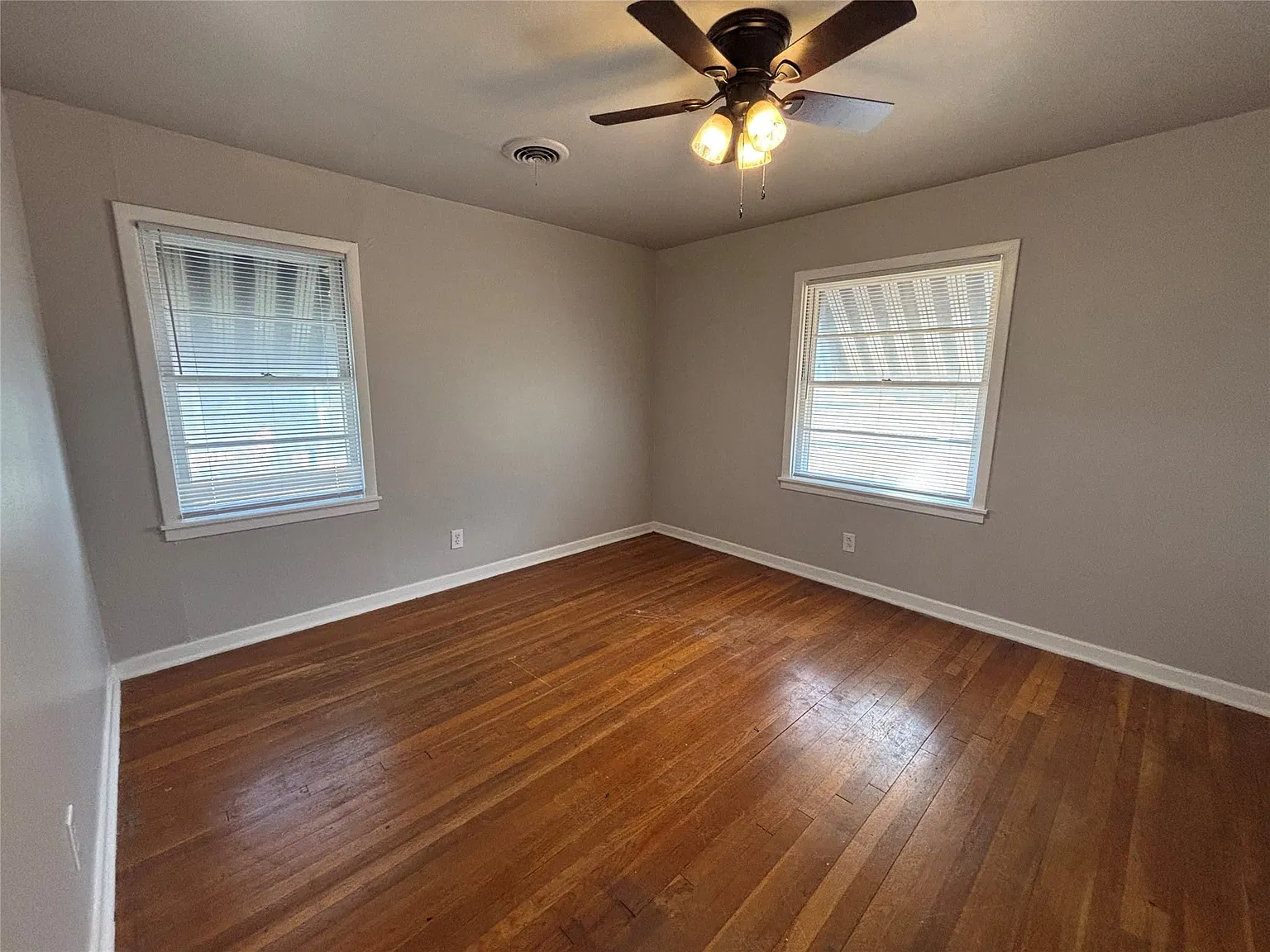 3 bed, 1.0 bath, 1042 sqft, $1,475 — Photo 4