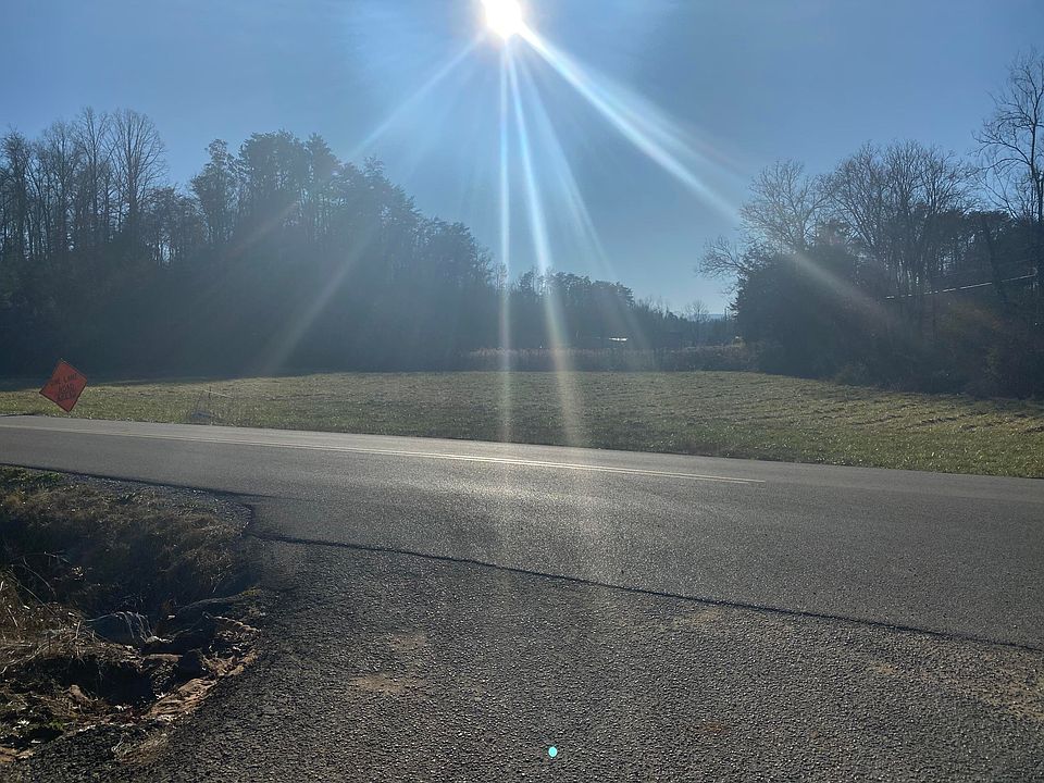 2nd image of Baker Farm Rd