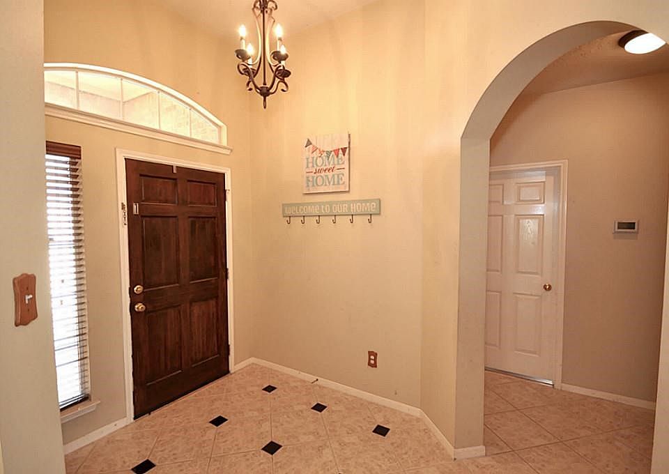 Wonderful home located in the gated community of Cypresswood Lake