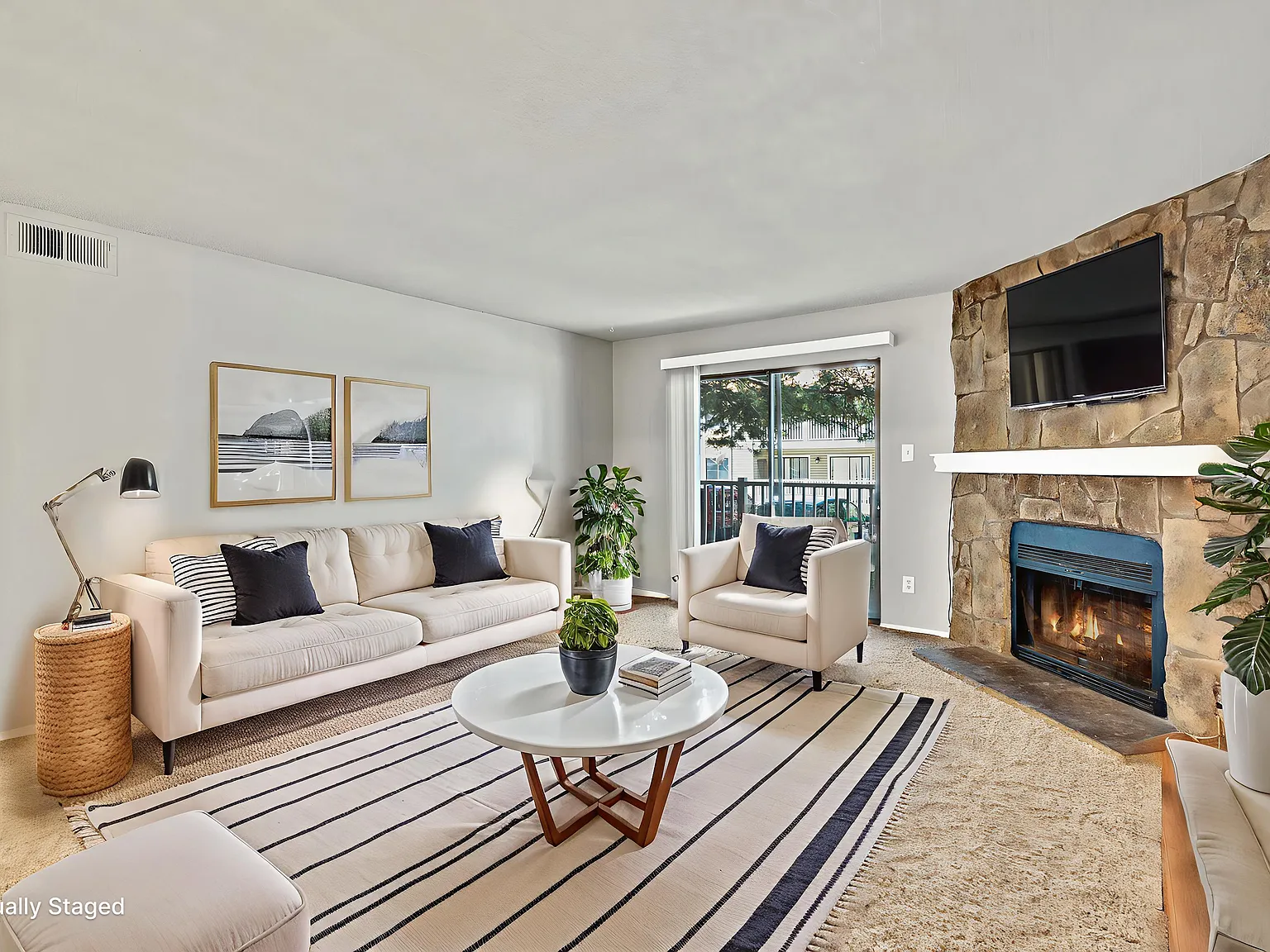 2 bed, 1020 sqft, $1,750 — Photo 3