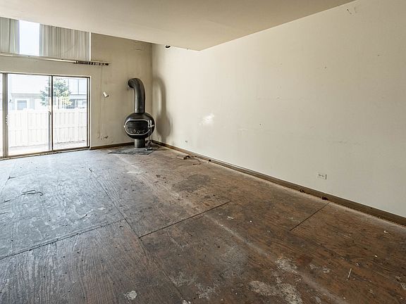 2nd image of 1032 Emerald Dr #1032