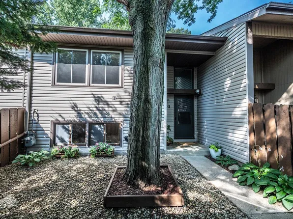 101 River Woods Ln, Burnsville, MN 55337