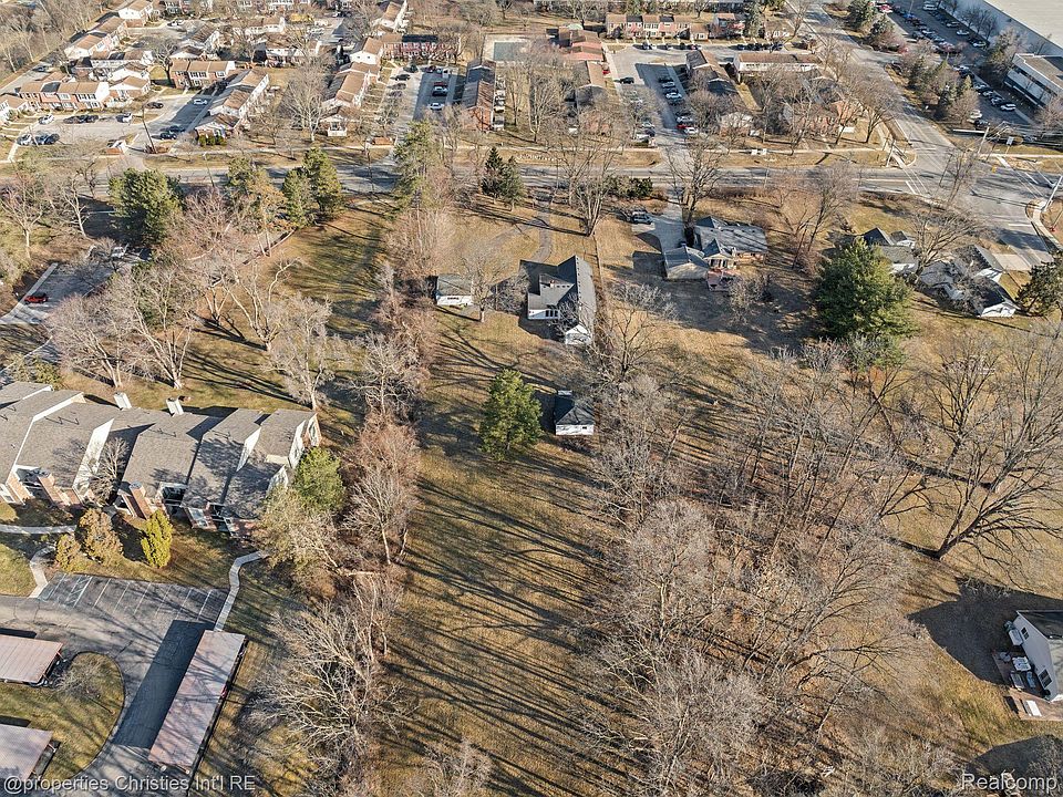 2nd image of 34505 W Nine Mile Rd