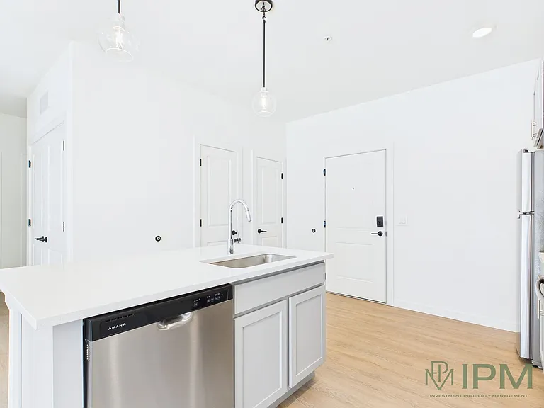 98 Penn Place — Photo 45