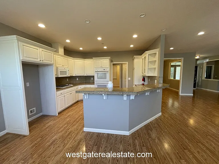 786 El Paseo Dr — Photo 5