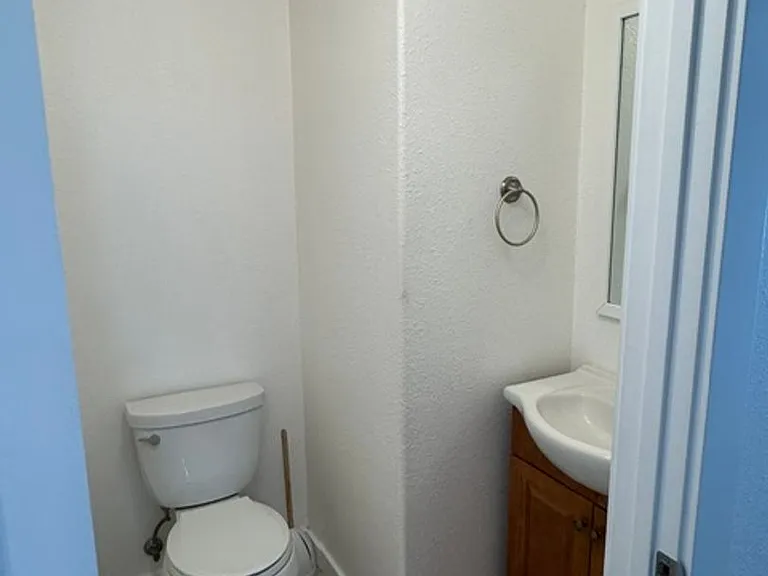 704 Indiana St — Photo 13