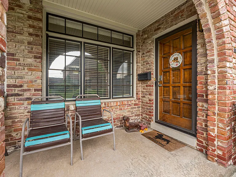 8383 Somerset Dr — Photo 1