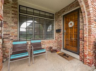 8383 Somerset Dr, Prairie Village, KS 66207